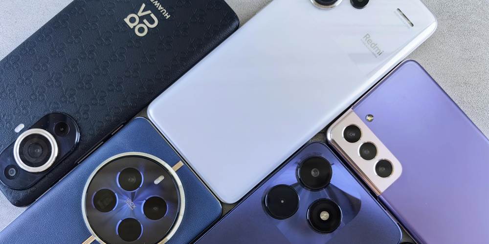 Na zdjęciu smartfony - Huawei, realme, Redmi oraz Tecno.
