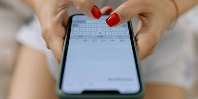 Pisanie smsów na telefonie